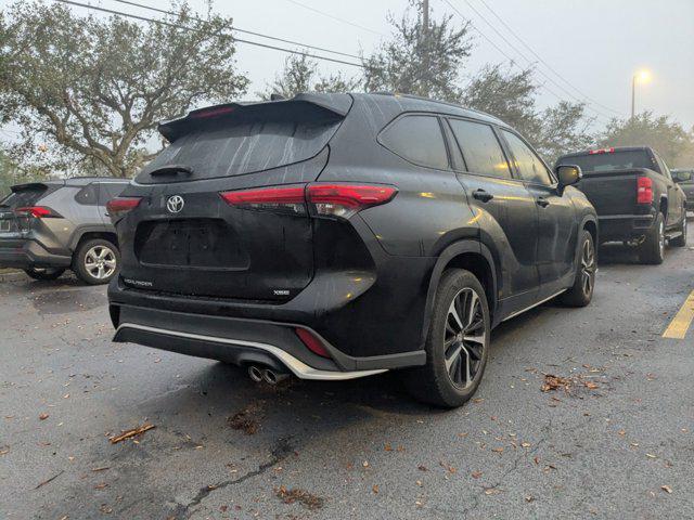 used 2022 Toyota Highlander car, priced at $34,999