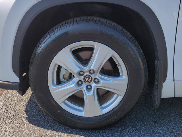 used 2023 Toyota Highlander car, priced at $33,498
