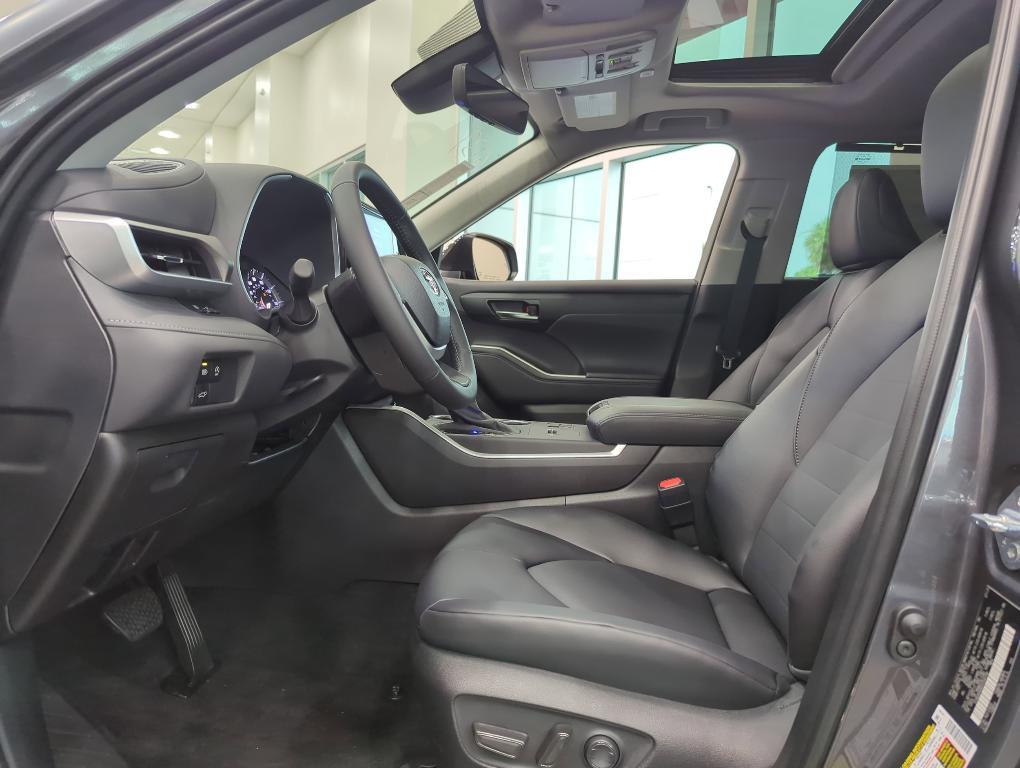 new 2025 Toyota Highlander car, priced at $47,819
