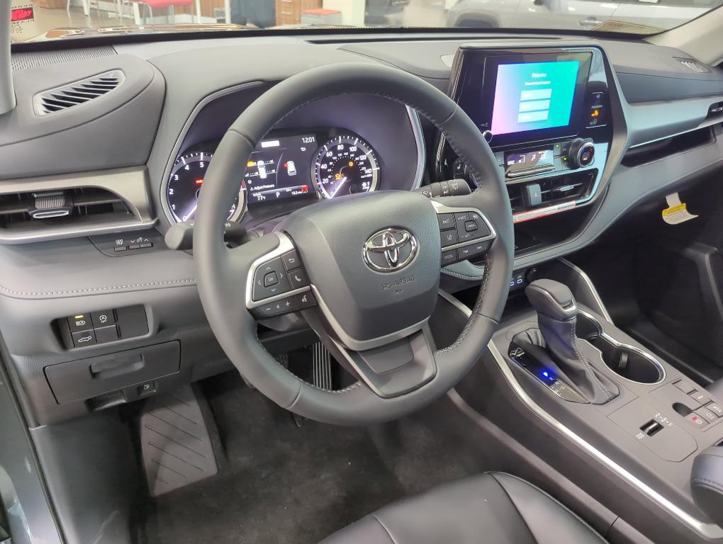 new 2025 Toyota Highlander car, priced at $47,819