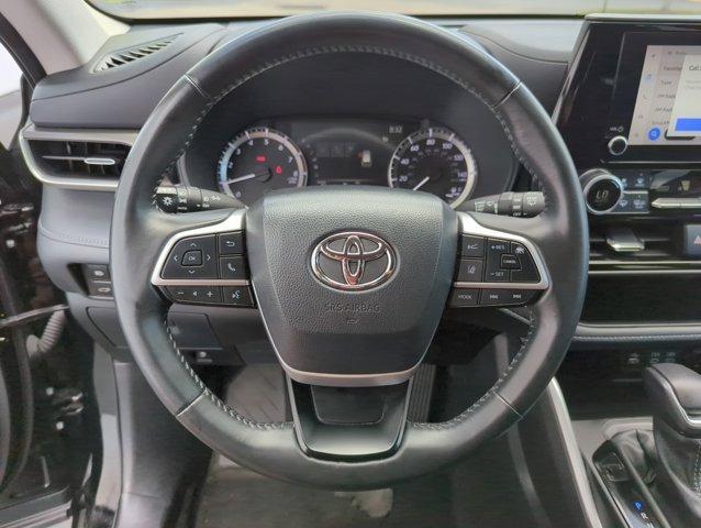 used 2024 Toyota Highlander car, priced at $32,997
