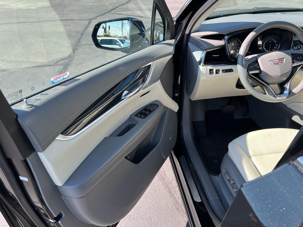 used 2022 Cadillac XT6 car, priced at $36,595
