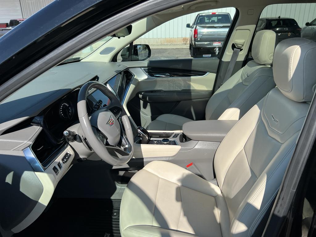used 2022 Cadillac XT6 car, priced at $36,595