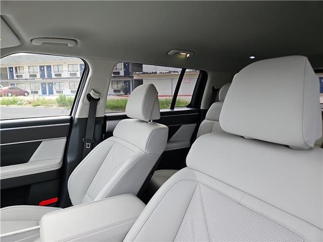 used 2025 Hyundai Santa Fe car, priced at $33,522