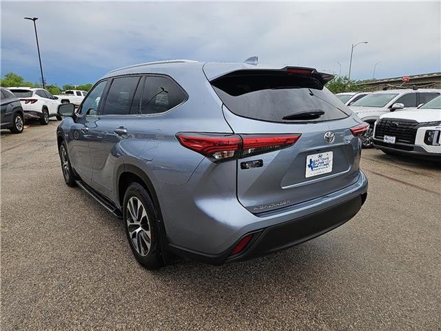 used 2021 Toyota Highlander car, priced at $28,836