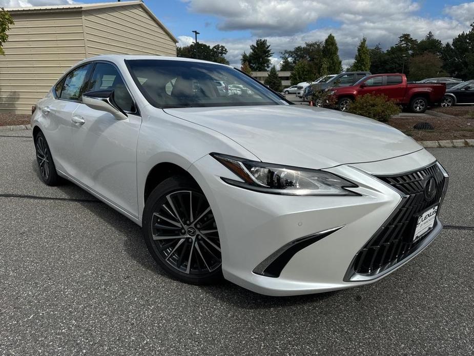 new 2025 Lexus ES 350 car, priced at $48,214