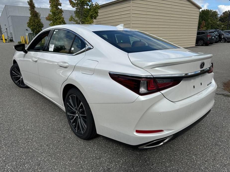 new 2025 Lexus ES 350 car, priced at $48,214