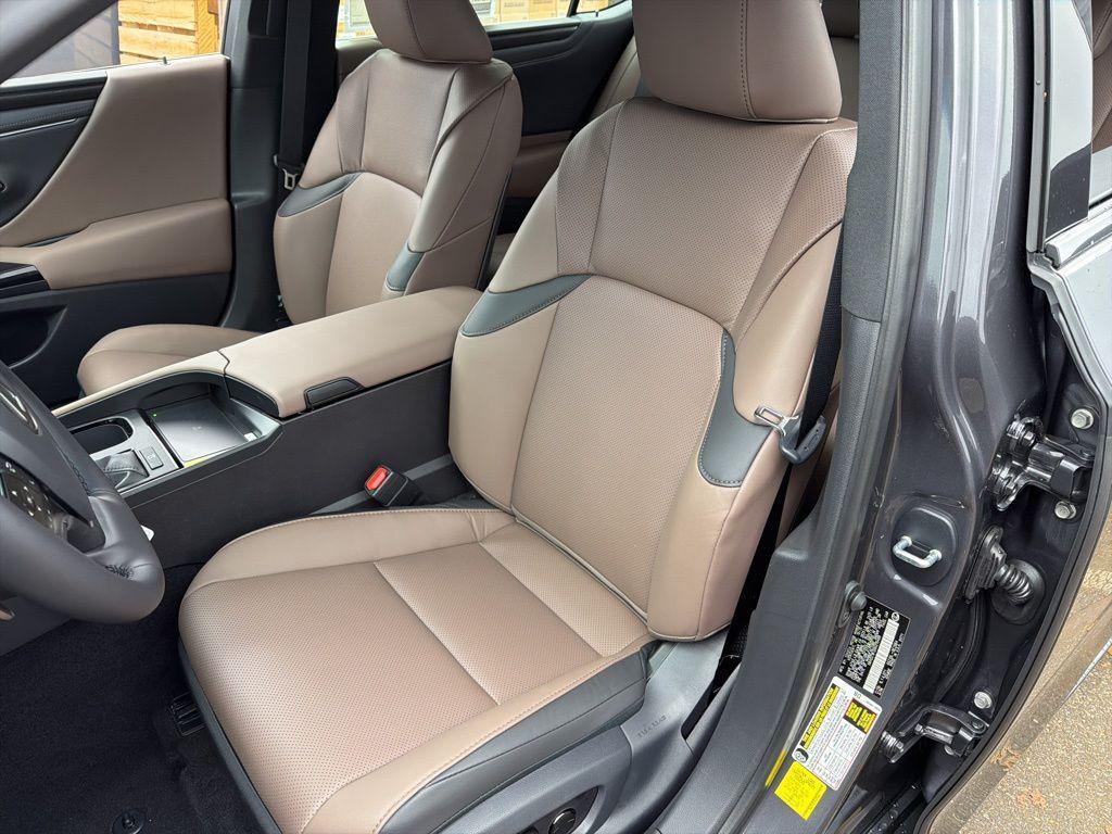 new 2025 Lexus ES 350 car, priced at $48,175