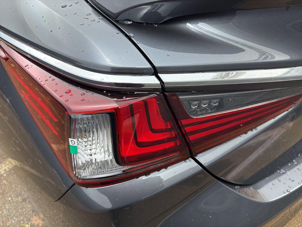 new 2025 Lexus ES 350 car, priced at $48,175