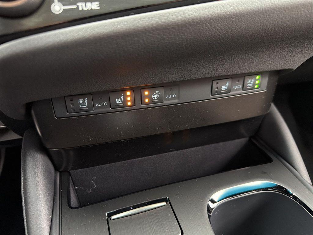 new 2025 Lexus ES 350 car, priced at $50,220