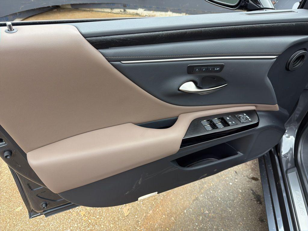 new 2025 Lexus ES 350 car, priced at $50,220