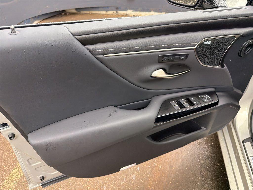 new 2025 Lexus ES 350 car, priced at $56,929