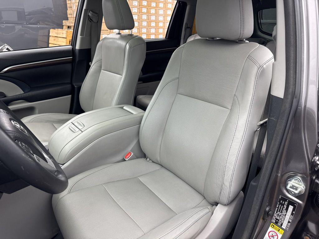 used 2015 Toyota Highlander car, priced at $17,484