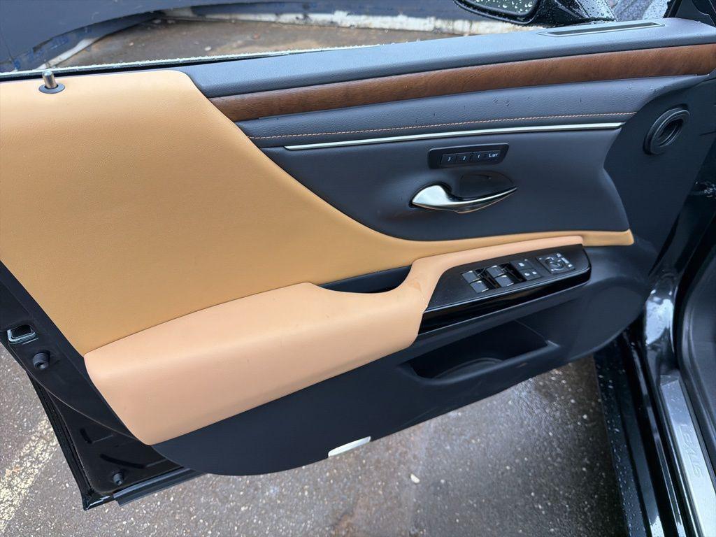 new 2025 Lexus ES 350 car, priced at $49,975