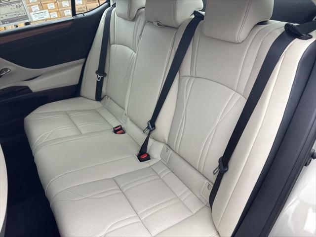 new 2025 Lexus ES 300h car, priced at $54,275