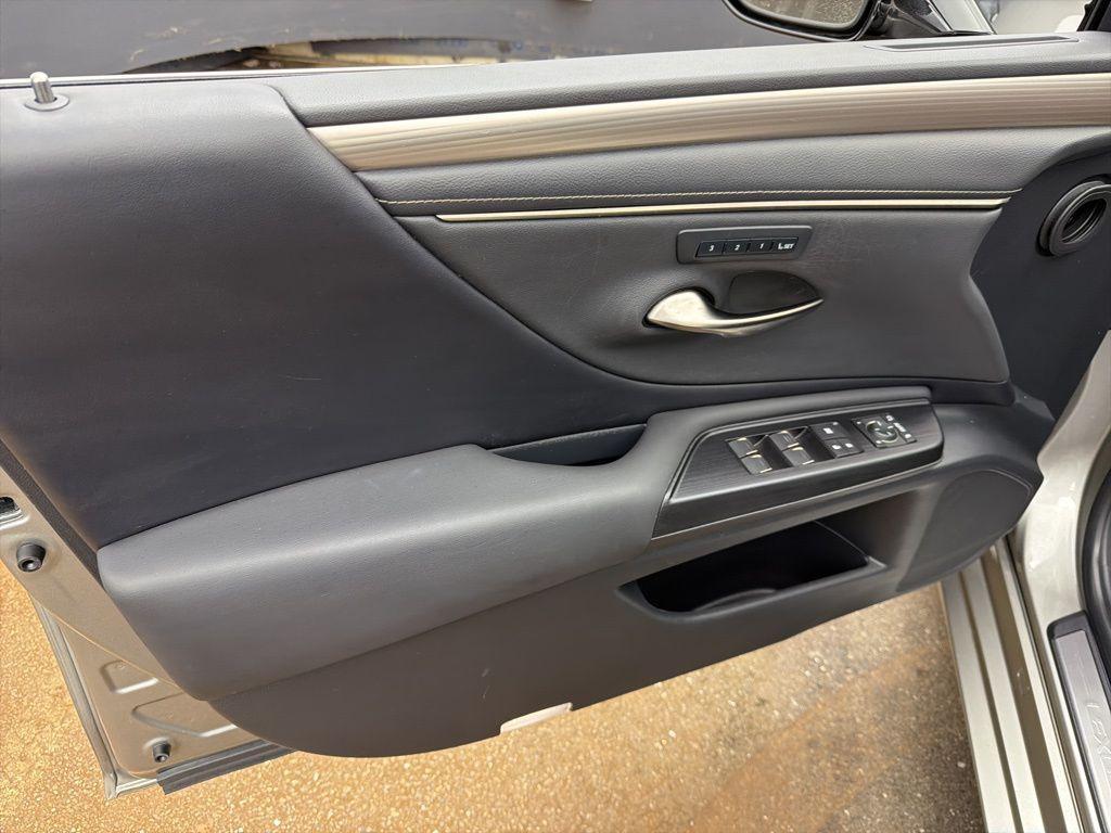 used 2021 Lexus ES 350 car, priced at $35,384