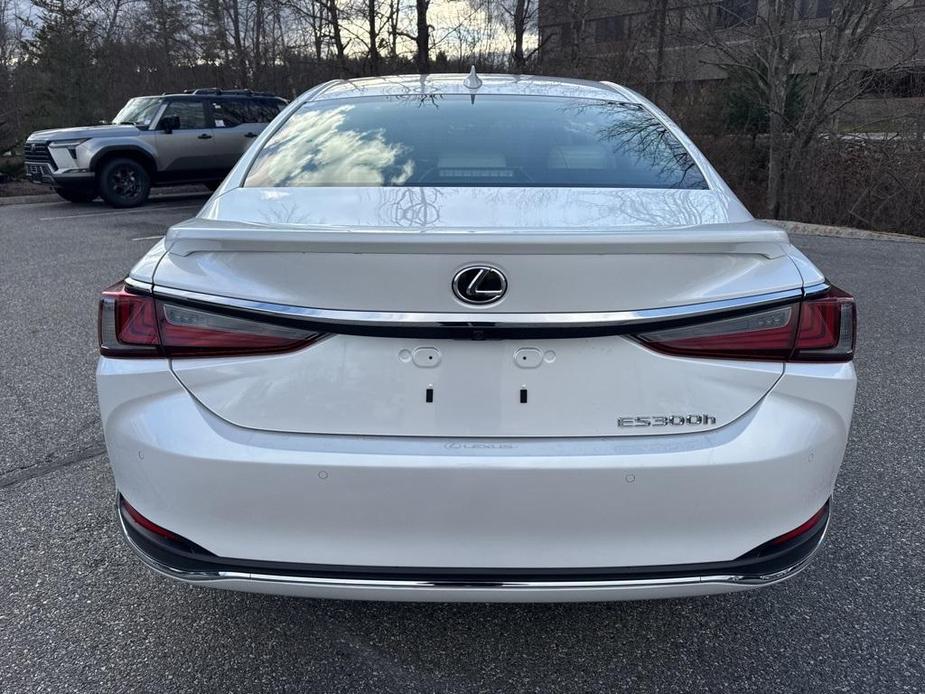 new 2025 Lexus ES 300h car, priced at $55,549