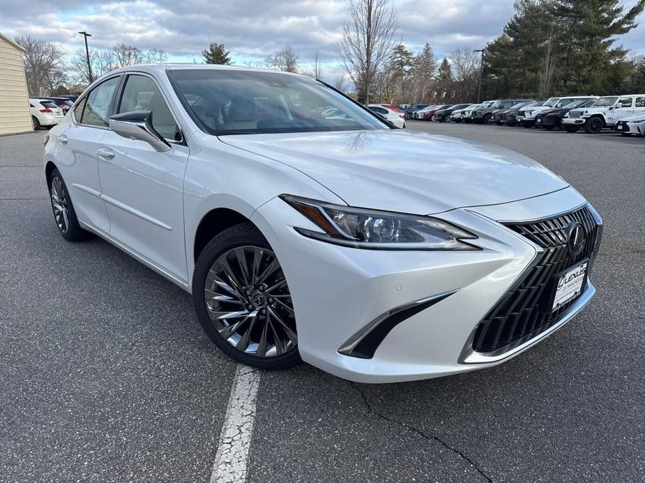 new 2025 Lexus ES 300h car, priced at $55,549