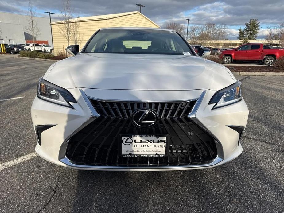 new 2025 Lexus ES 300h car, priced at $55,549