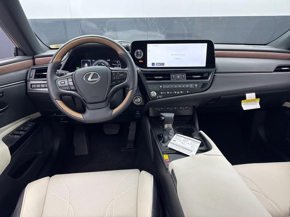 new 2025 Lexus ES 300h car, priced at $55,549