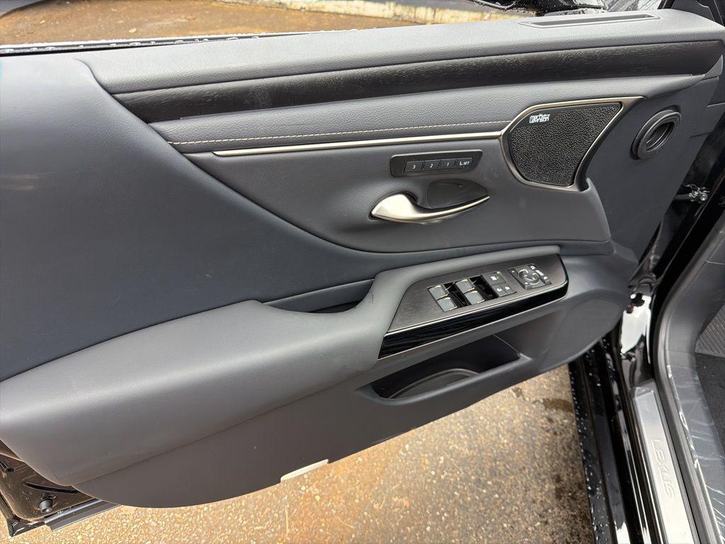 new 2025 Lexus ES 350 car, priced at $56,169