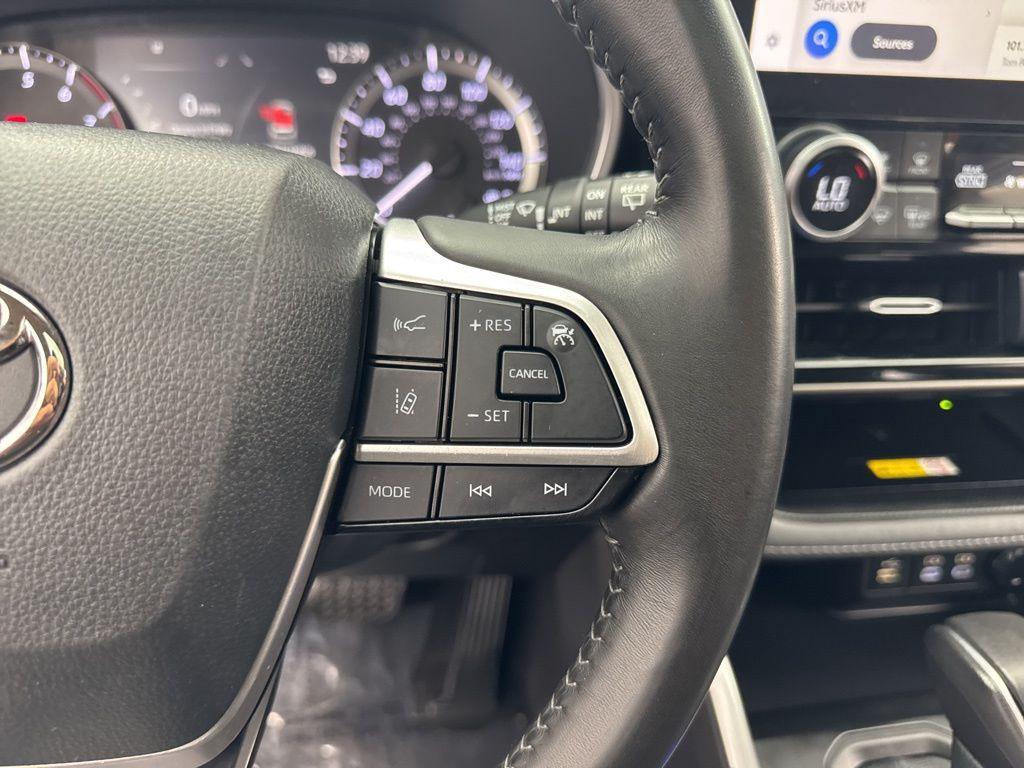 used 2023 Toyota Highlander car, priced at $37,384