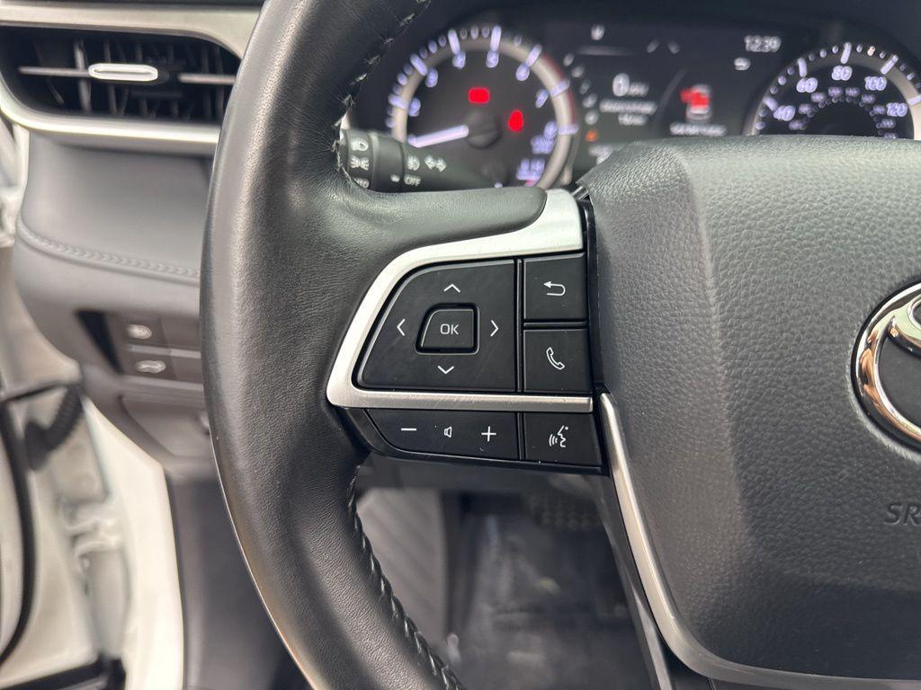 used 2023 Toyota Highlander car, priced at $37,384