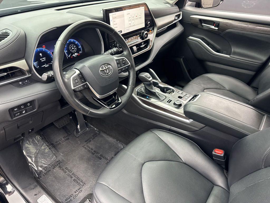 used 2023 Toyota Highlander car, priced at $38,784