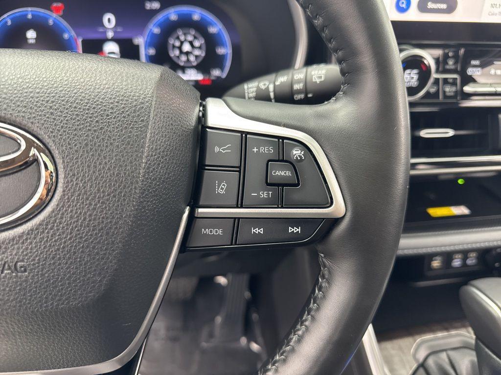 used 2023 Toyota Highlander car, priced at $38,784