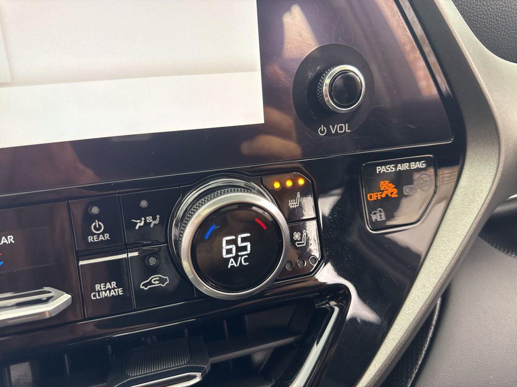 used 2023 Toyota Highlander car, priced at $38,784