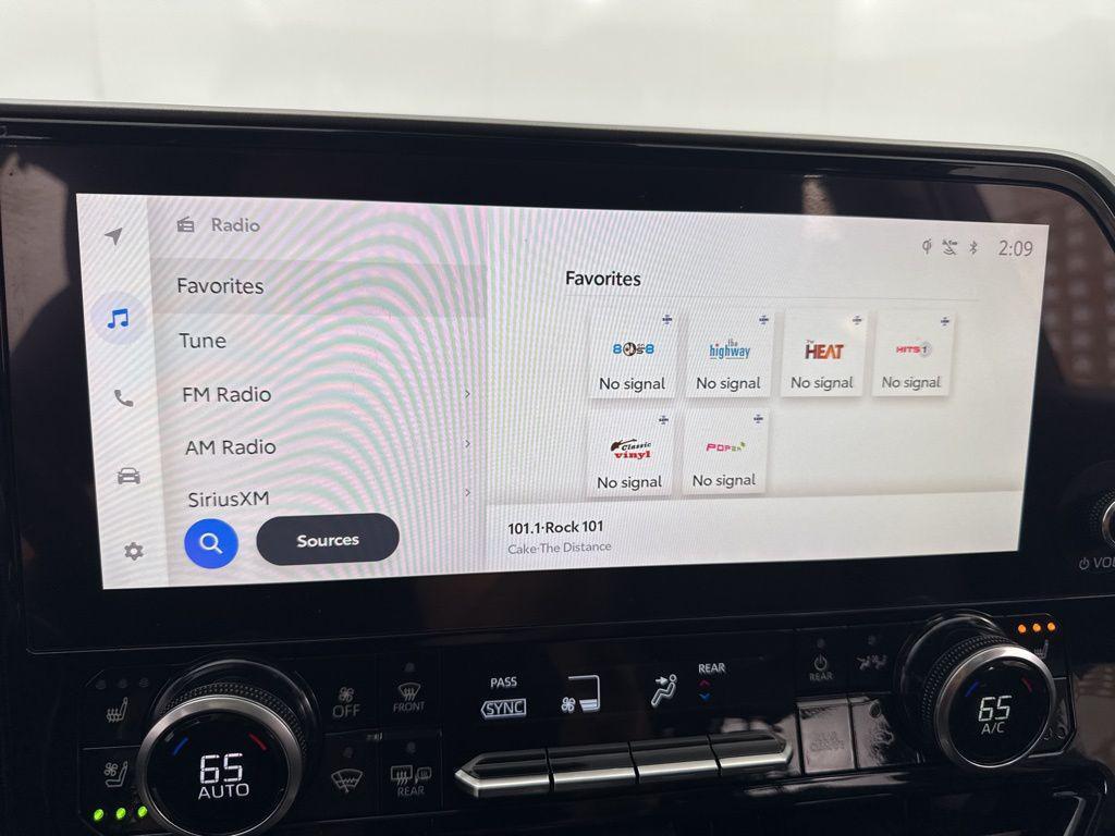 used 2023 Toyota Highlander car, priced at $38,784