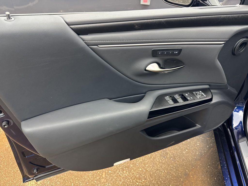 new 2025 Lexus ES 350 car, priced at $49,849