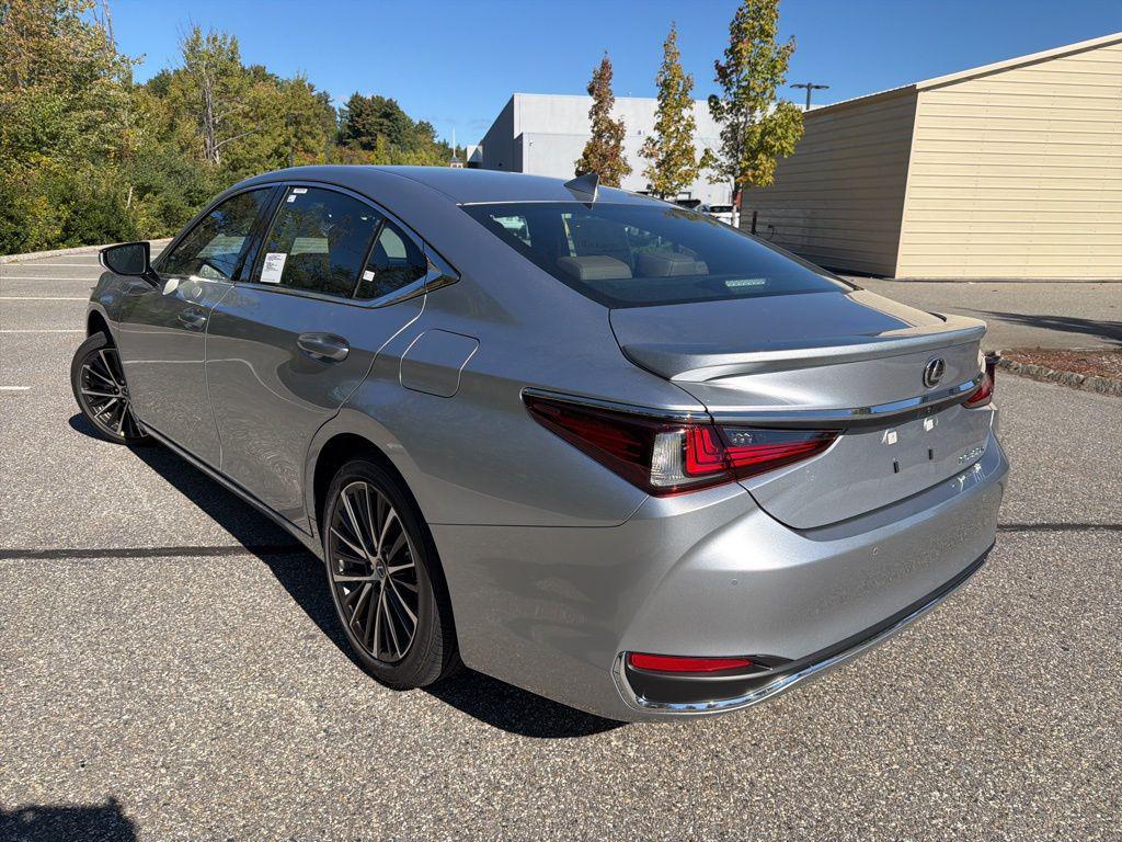new 2025 Lexus ES 300h car, priced at $49,924