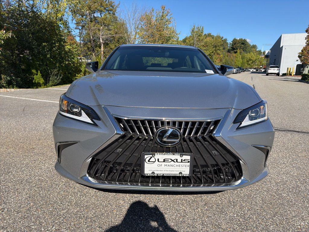 new 2025 Lexus ES 300h car, priced at $49,924