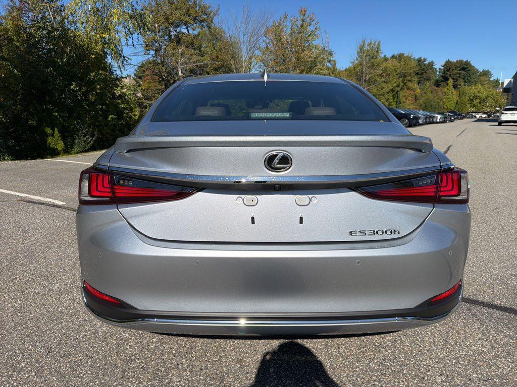 new 2025 Lexus ES 300h car, priced at $49,924