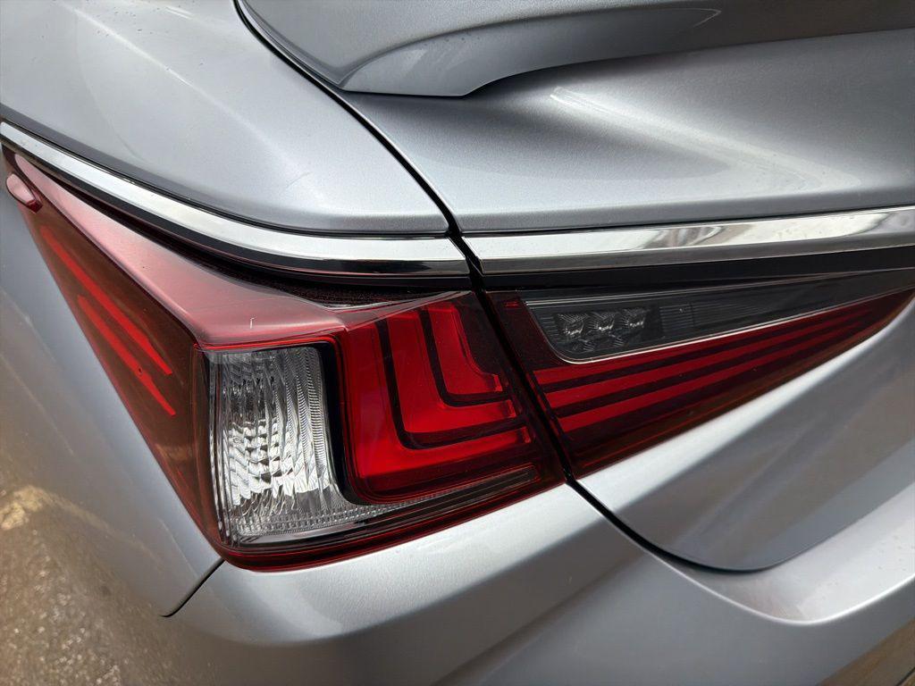 new 2025 Lexus ES 300h car, priced at $49,924