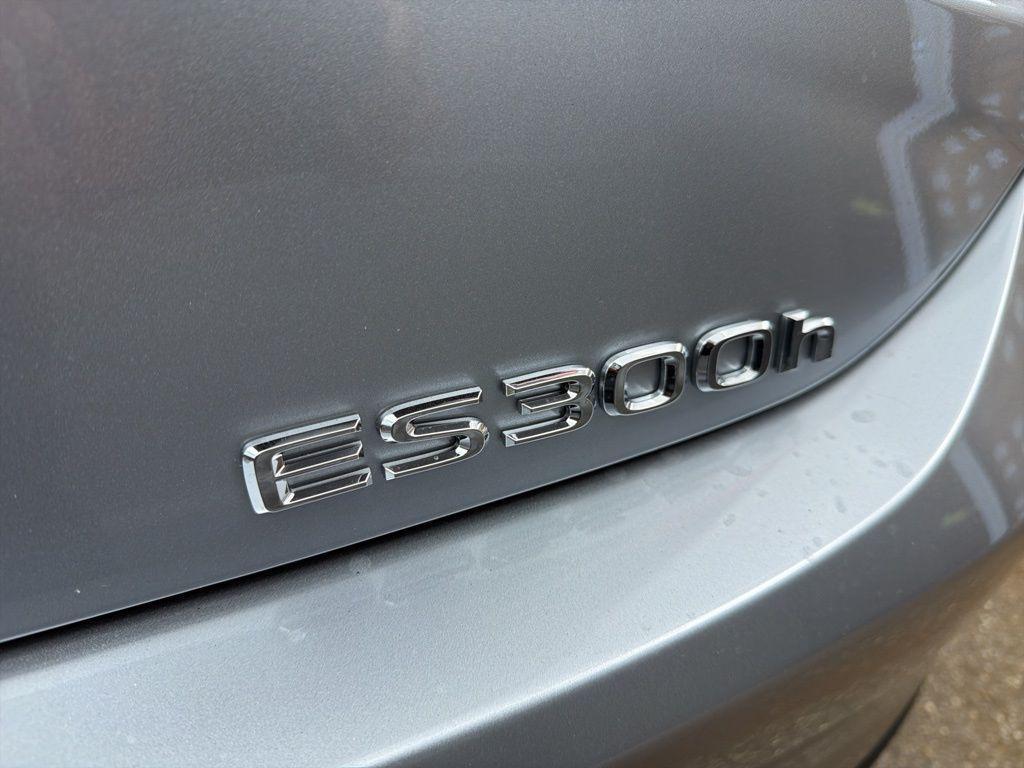 new 2025 Lexus ES 300h car, priced at $49,924