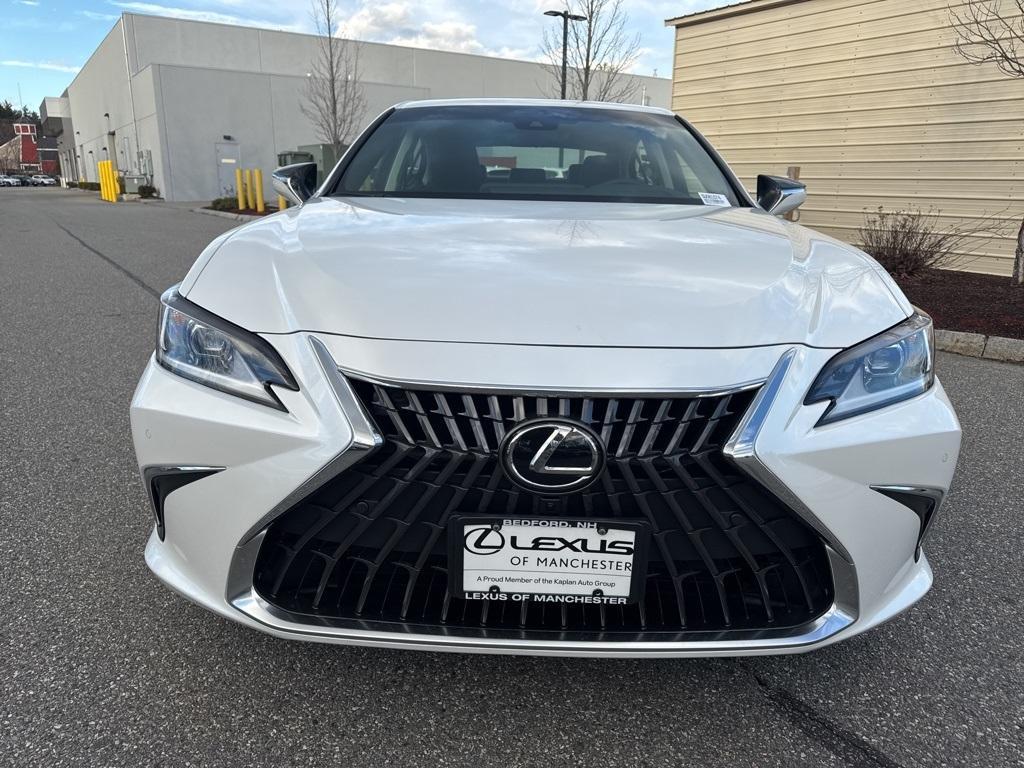 new 2025 Lexus ES 300h car, priced at $54,519