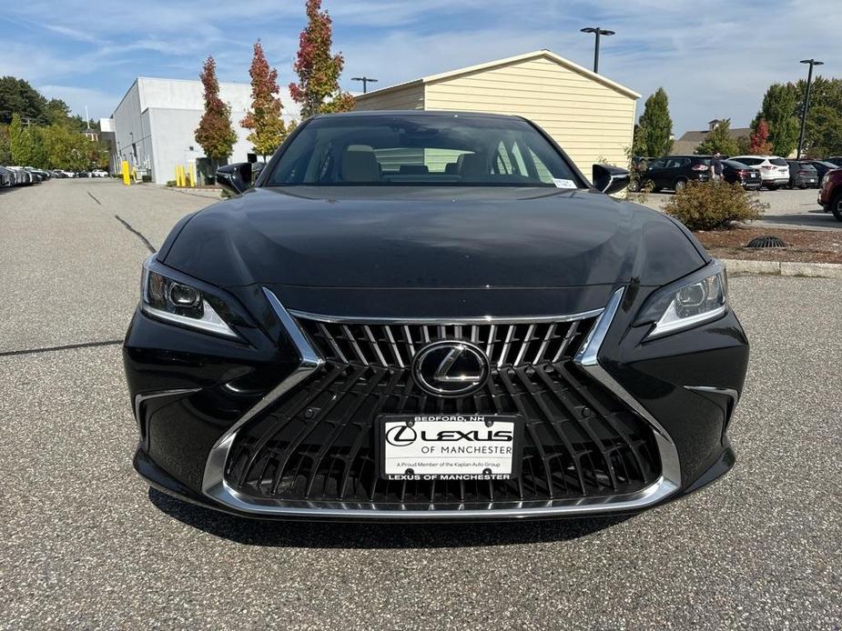 new 2025 Lexus ES 300h car, priced at $50,104