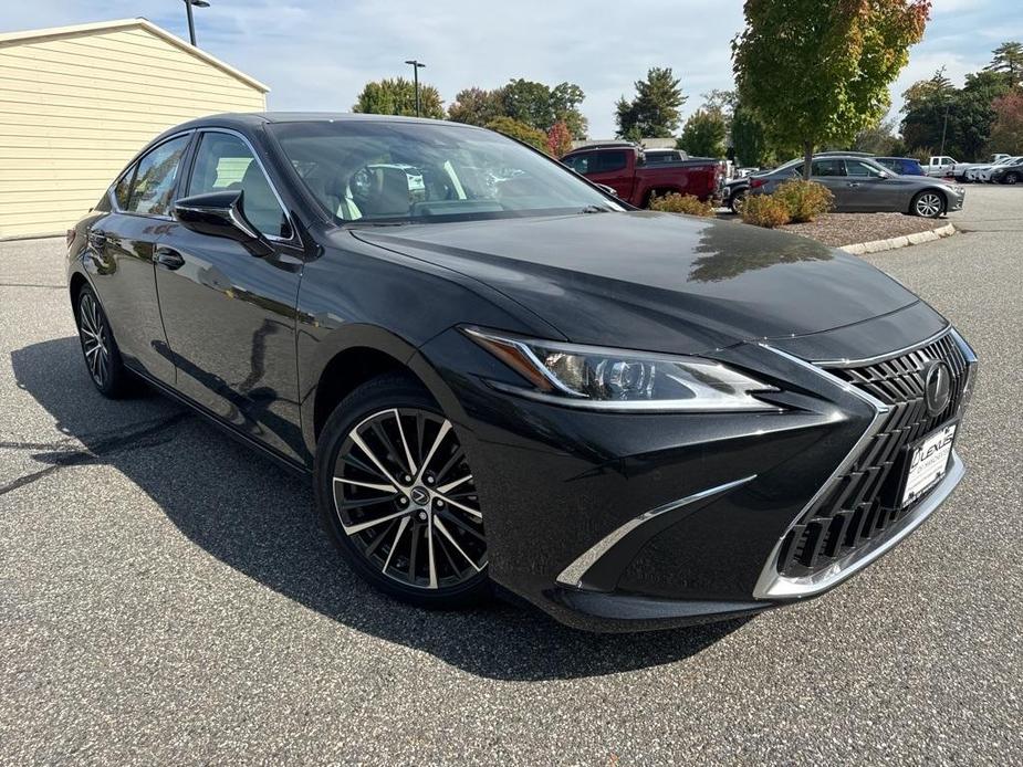 new 2025 Lexus ES 300h car, priced at $50,104