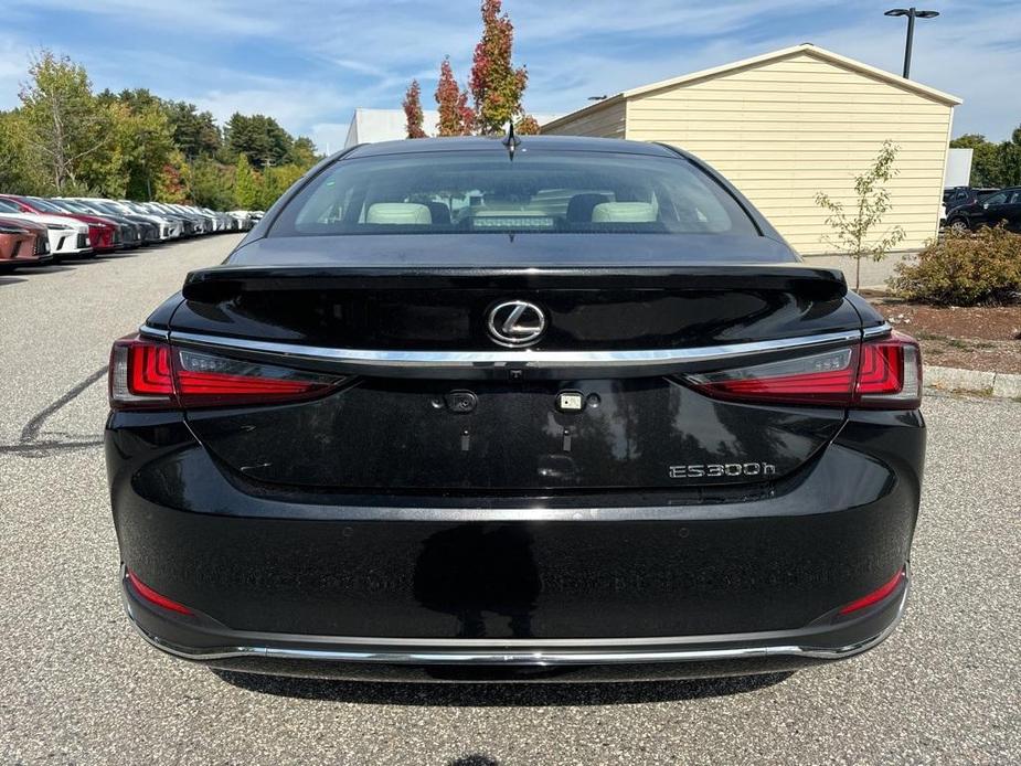 new 2025 Lexus ES 300h car, priced at $50,104