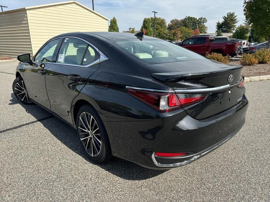 new 2025 Lexus ES 300h car, priced at $50,104