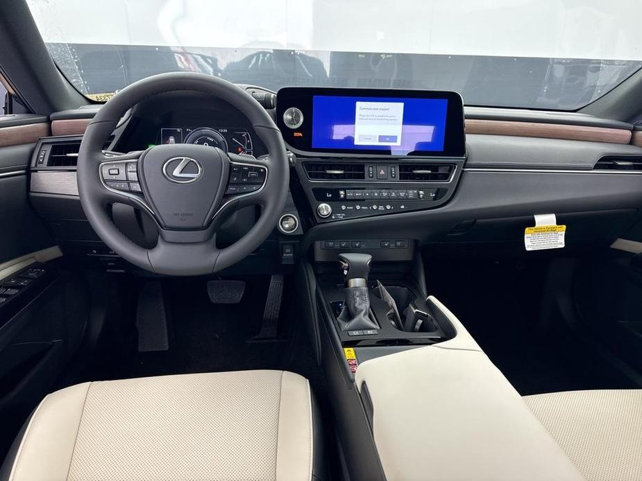 new 2025 Lexus ES 300h car, priced at $50,104