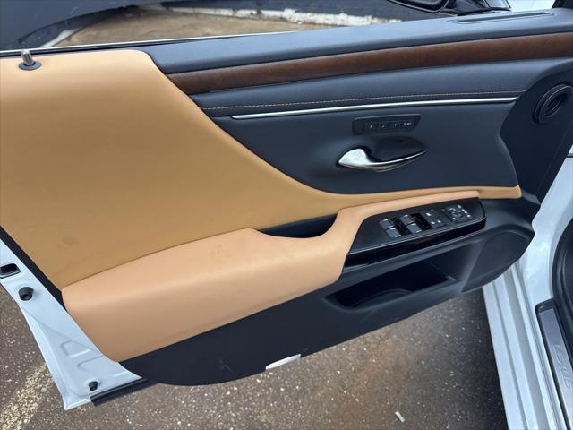 new 2025 Lexus ES 350 car, priced at $50,714