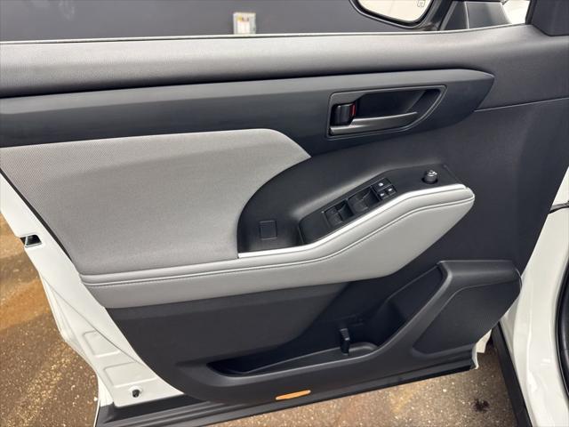 used 2021 Toyota Highlander car, priced at $28,484
