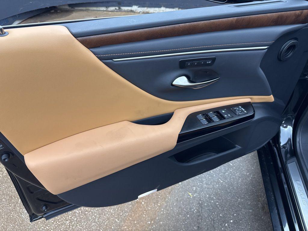 new 2025 Lexus ES 350 car, priced at $47,198