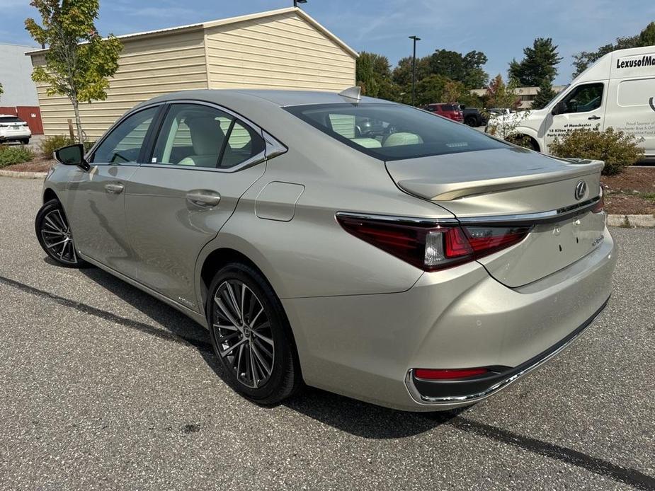 used 2022 Lexus ES 300h car, priced at $35,784