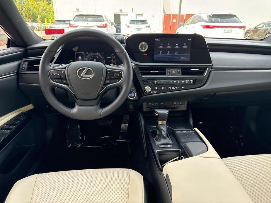 used 2022 Lexus ES 300h car, priced at $35,784