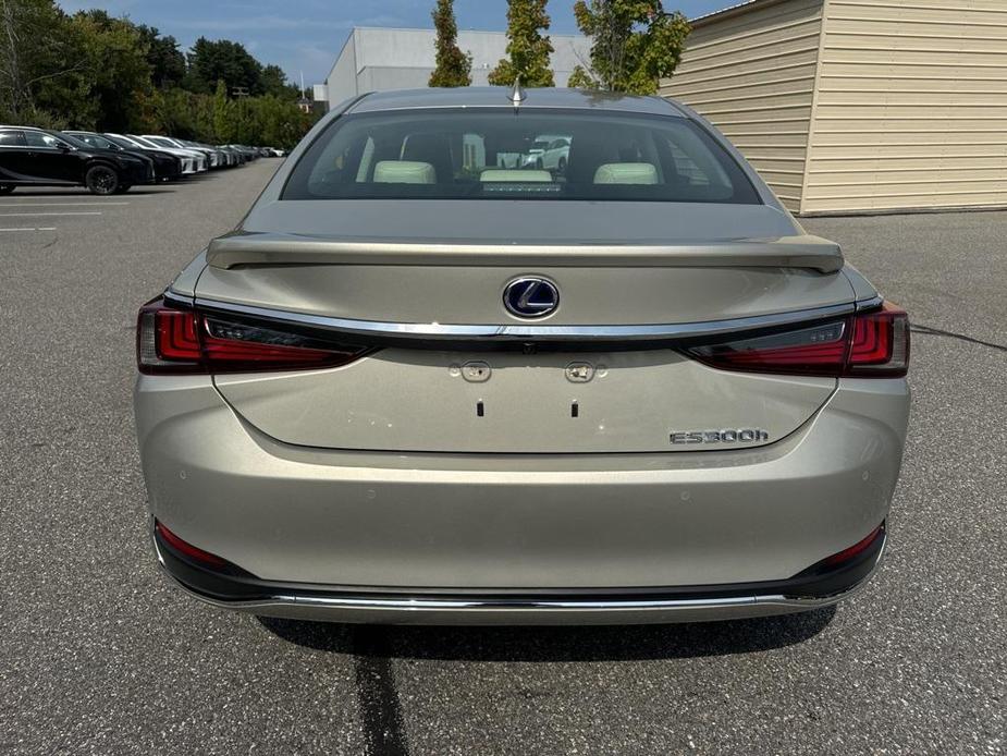 used 2022 Lexus ES 300h car, priced at $35,784