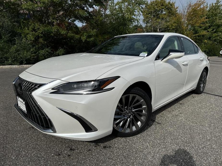 new 2024 Lexus ES 300h car, priced at $57,350